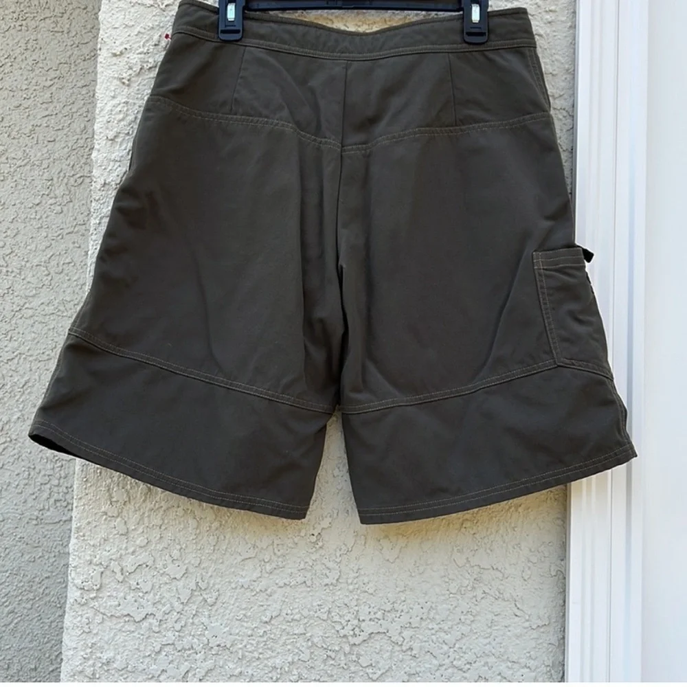 Mountain hardwear Men's Green Nylon Cargo Hiking Short Size M